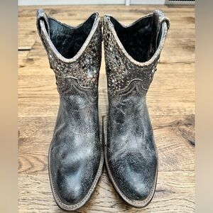 Frye women’s Deborah Studded Ankle Boots. Never worn! Size 6